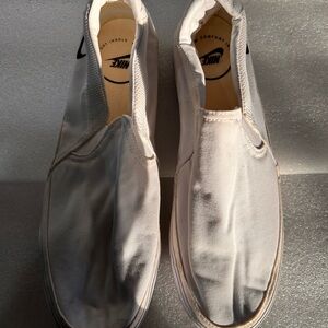 Nike DA2754-101 Men’s Size 12 White Sneakers – Good Condition – No Box